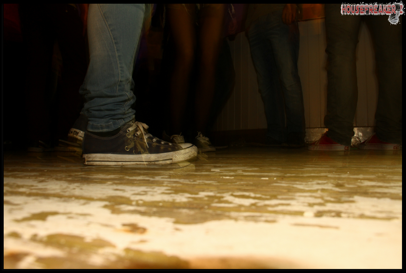 1321x889 pixels (958K)